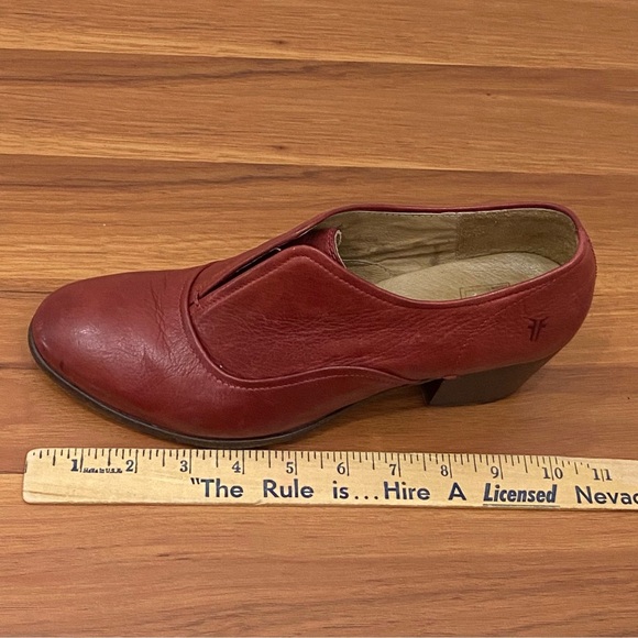 FRYE 71075 Stella Burgundy Wine Leather Slip On Ankle Bootie Block Heels Size 9B - Picture 10 of 16